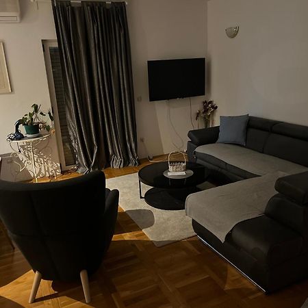 Apartment And Room Hoselito Макарска Екстериор снимка