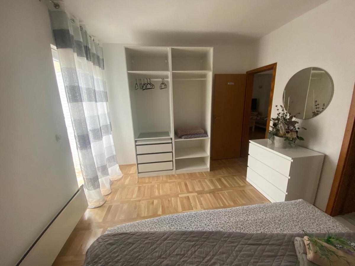 Apartment And Room Hoselito Макарска Екстериор снимка