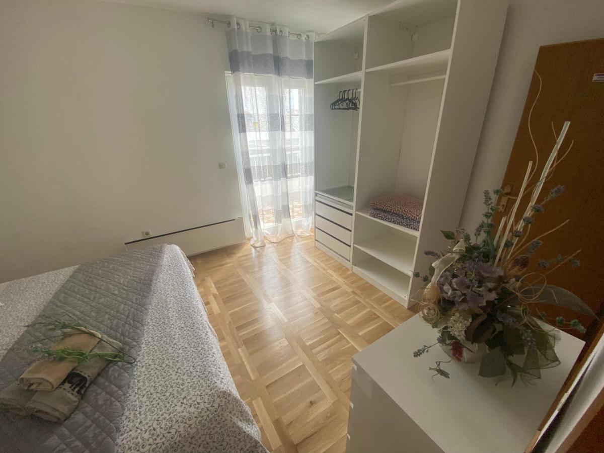 Apartment And Room Hoselito Макарска Екстериор снимка