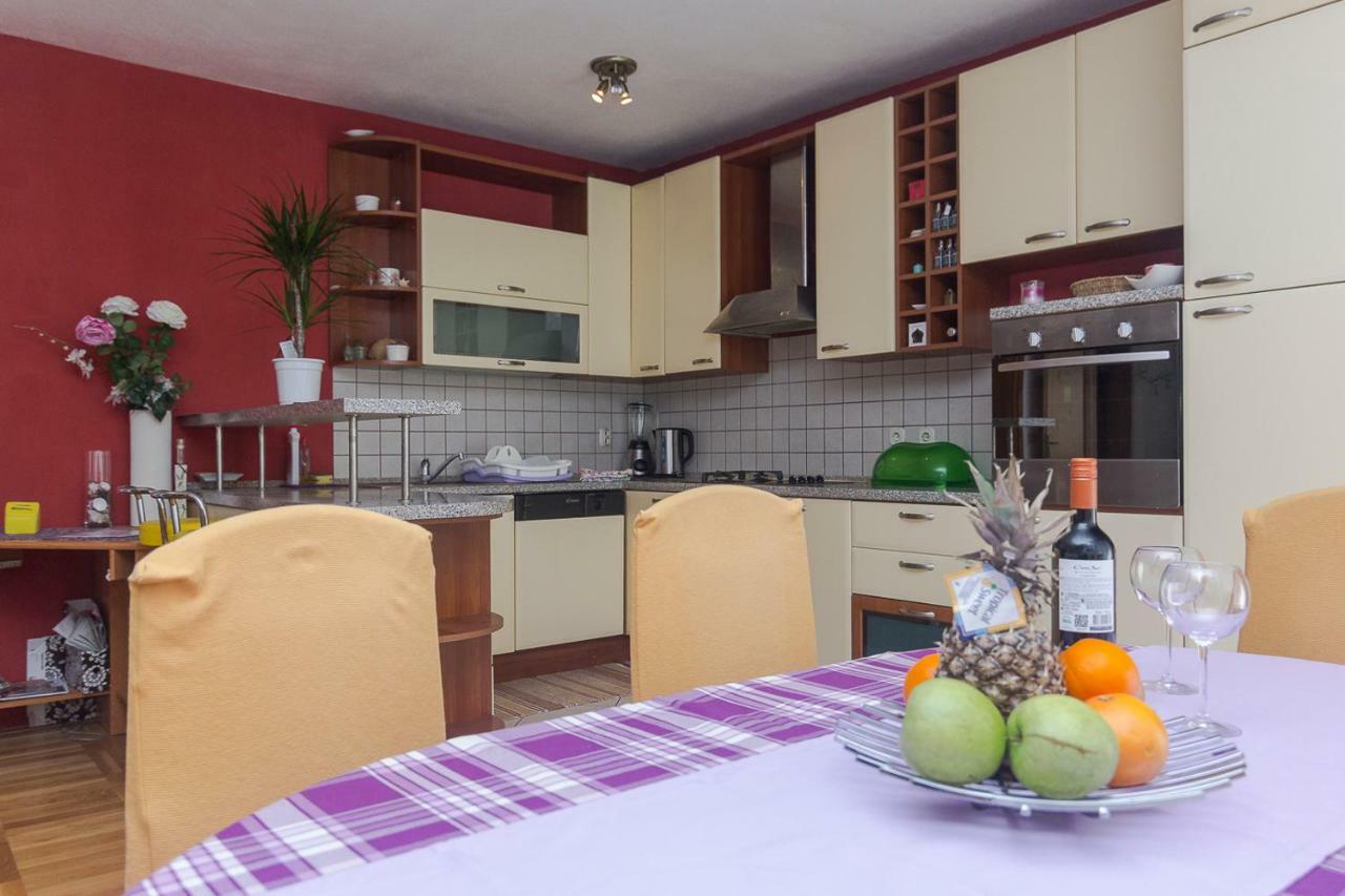 Apartment And Room Hoselito Макарска Екстериор снимка